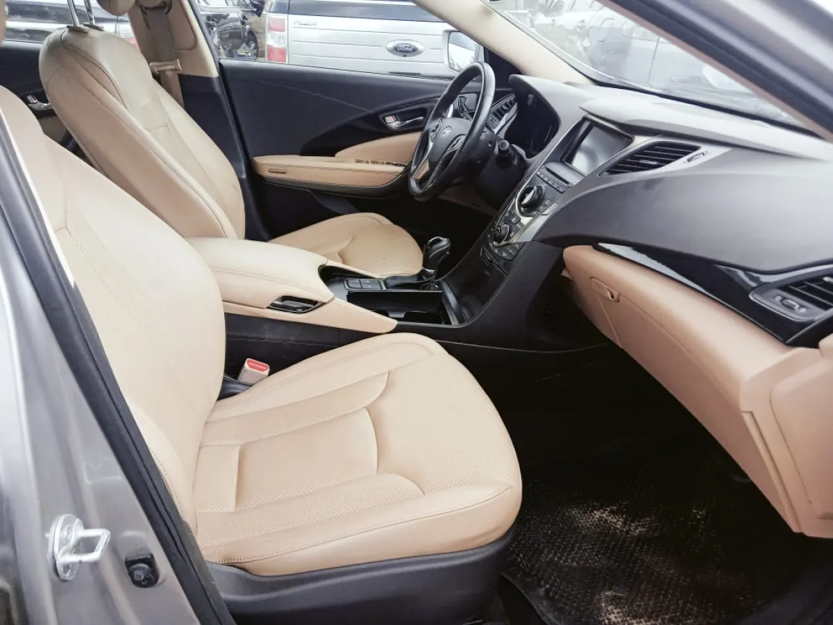 Foreign 2013 Hyundai Azera Fullest Option - Image 4