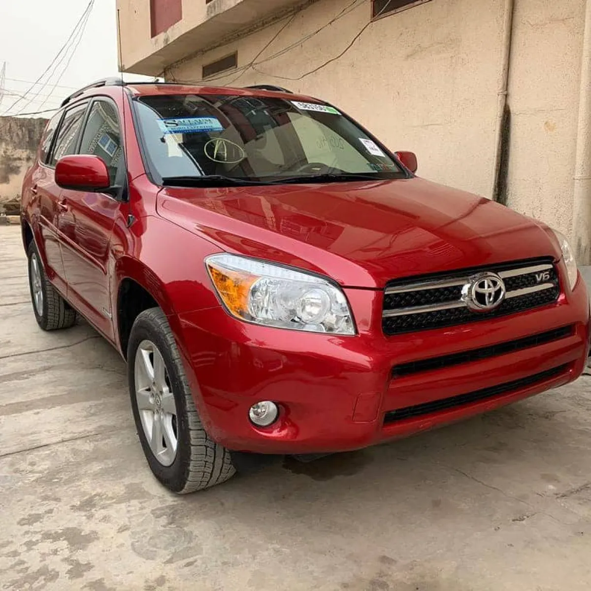 Very sharp Toyota rav4 red - Image 1