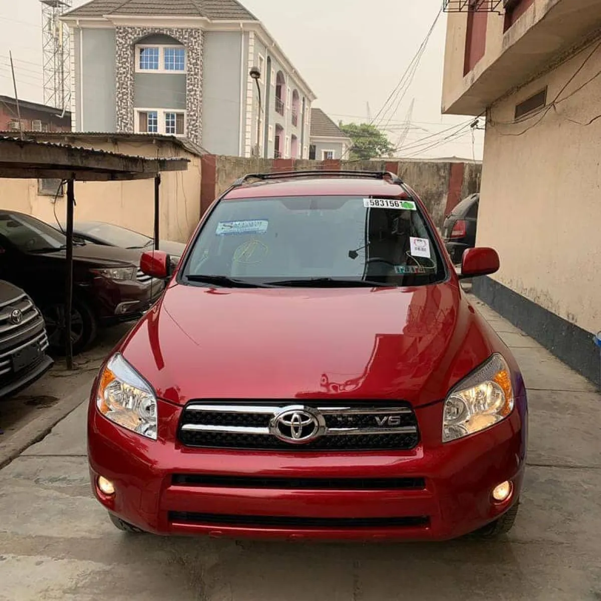 Very sharp Toyota rav4 red - Image 2