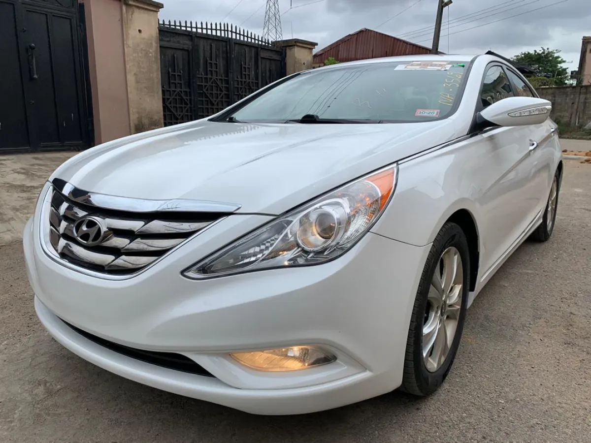 2012 Hyundai Sonata Fullest Options With Panoramic - Image 4