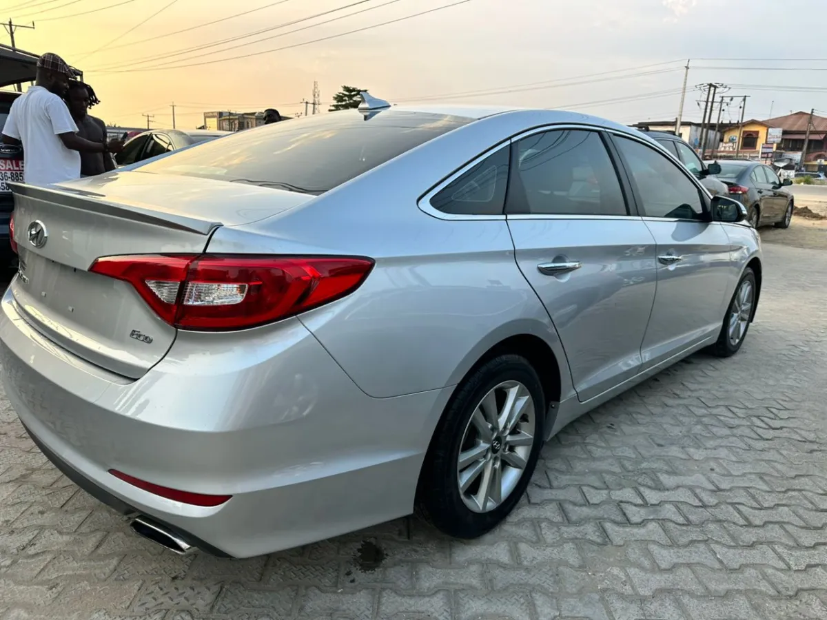 2015 Hyundai Sonata - Image 1