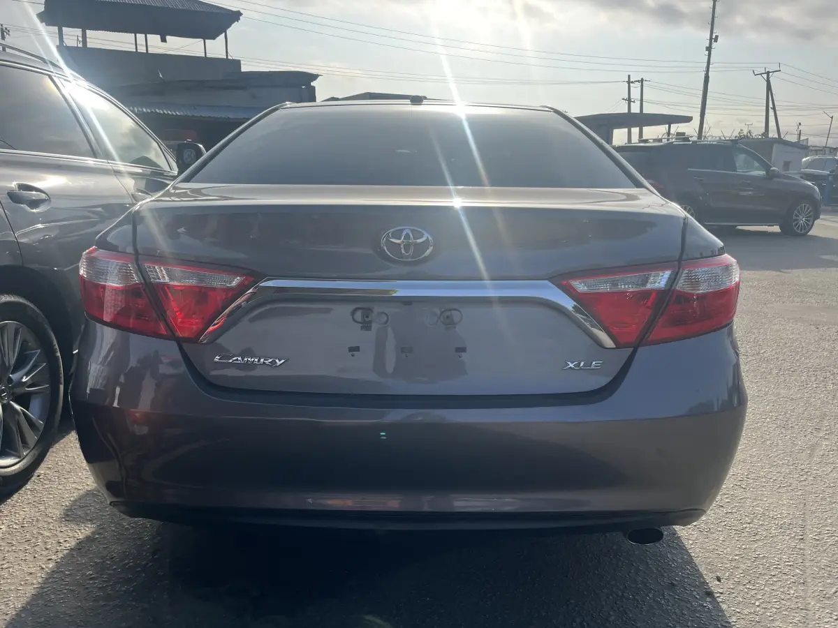 Foreign Used 2016 Toyota camry - Image 7