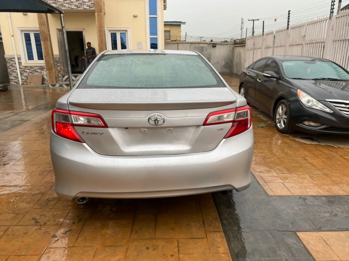 2014 Toyota Camry Sport V6 - Image 2