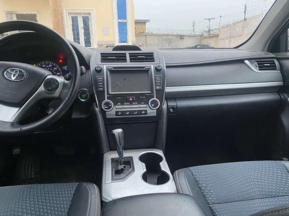 2014 Toyota Camry Sport V6 - Image 4