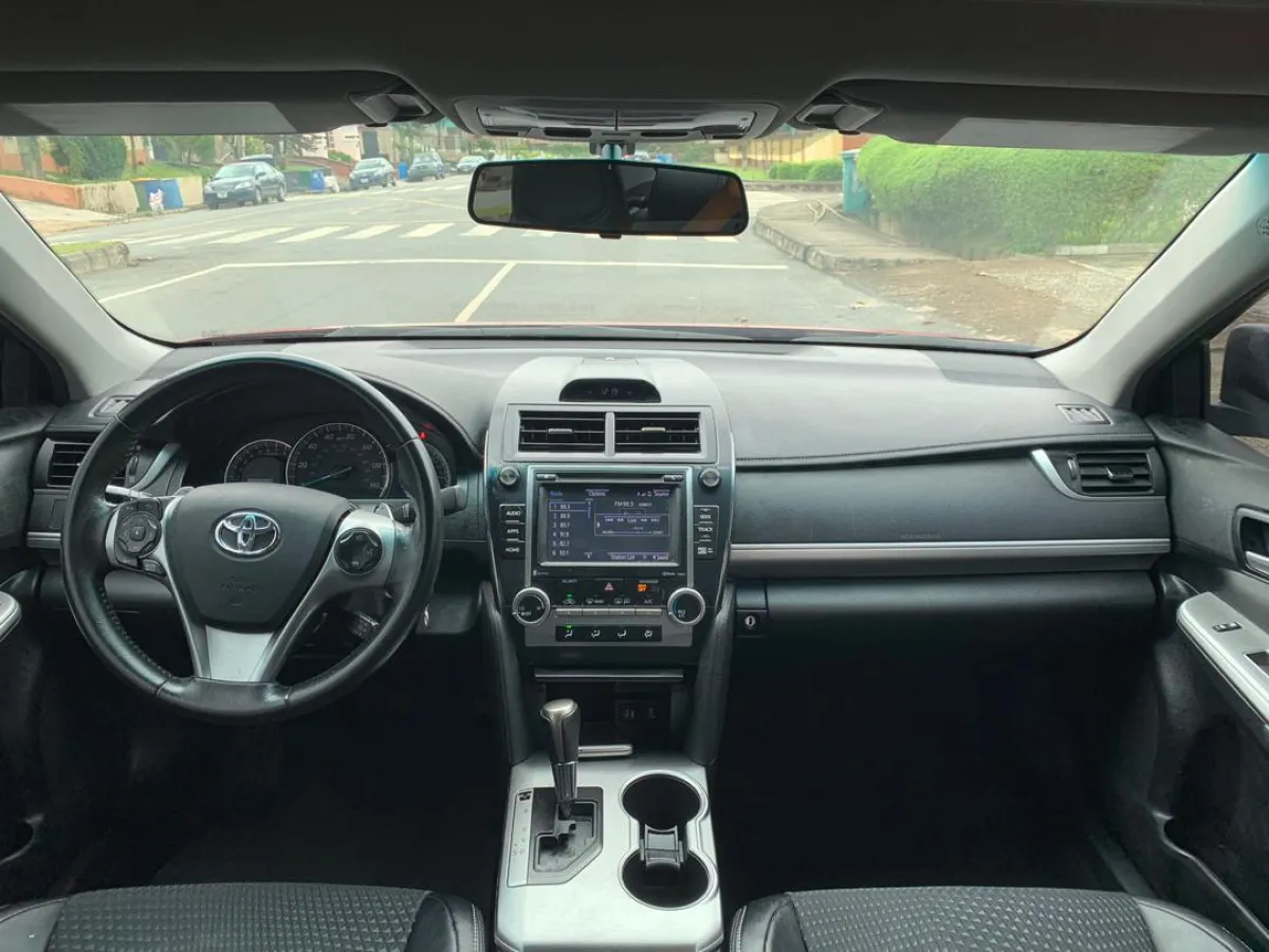 2014 Toyota Camry Sport - Image 3