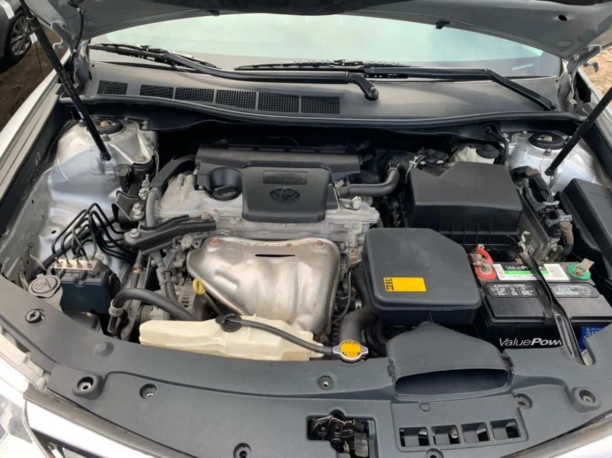 Toyota Camry 2014 XLE Foreign Used) - Image 2