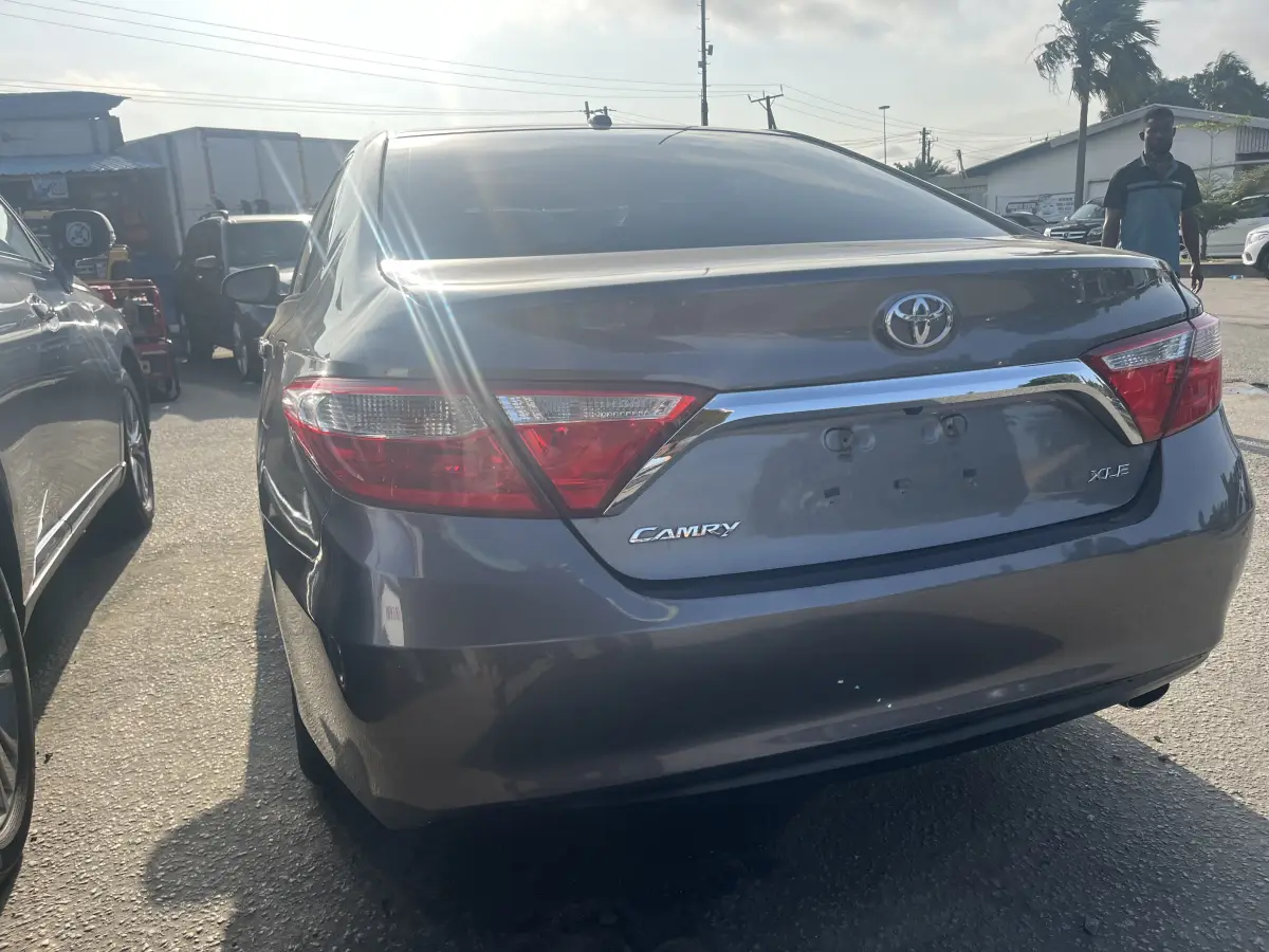 Foreign Used 2016 Toyota camry - Image 9