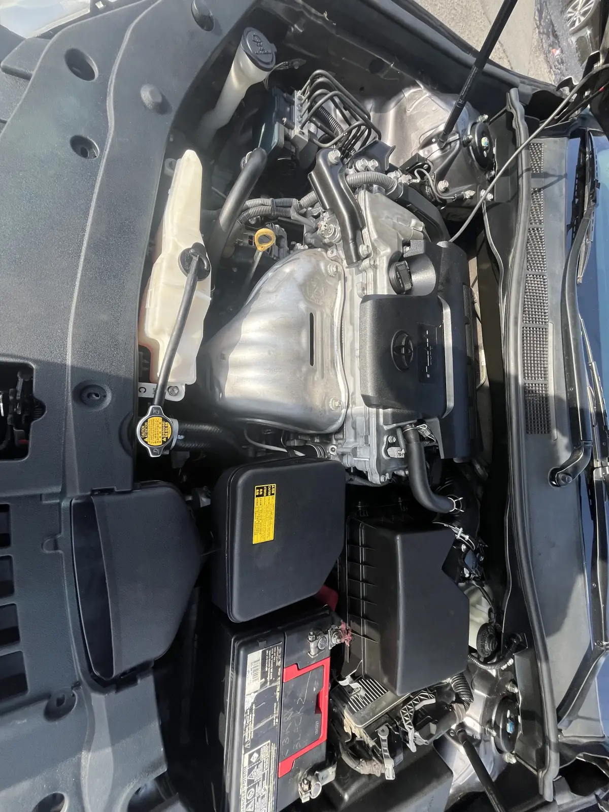 Foreign Used 2016 Toyota camry - Image 10