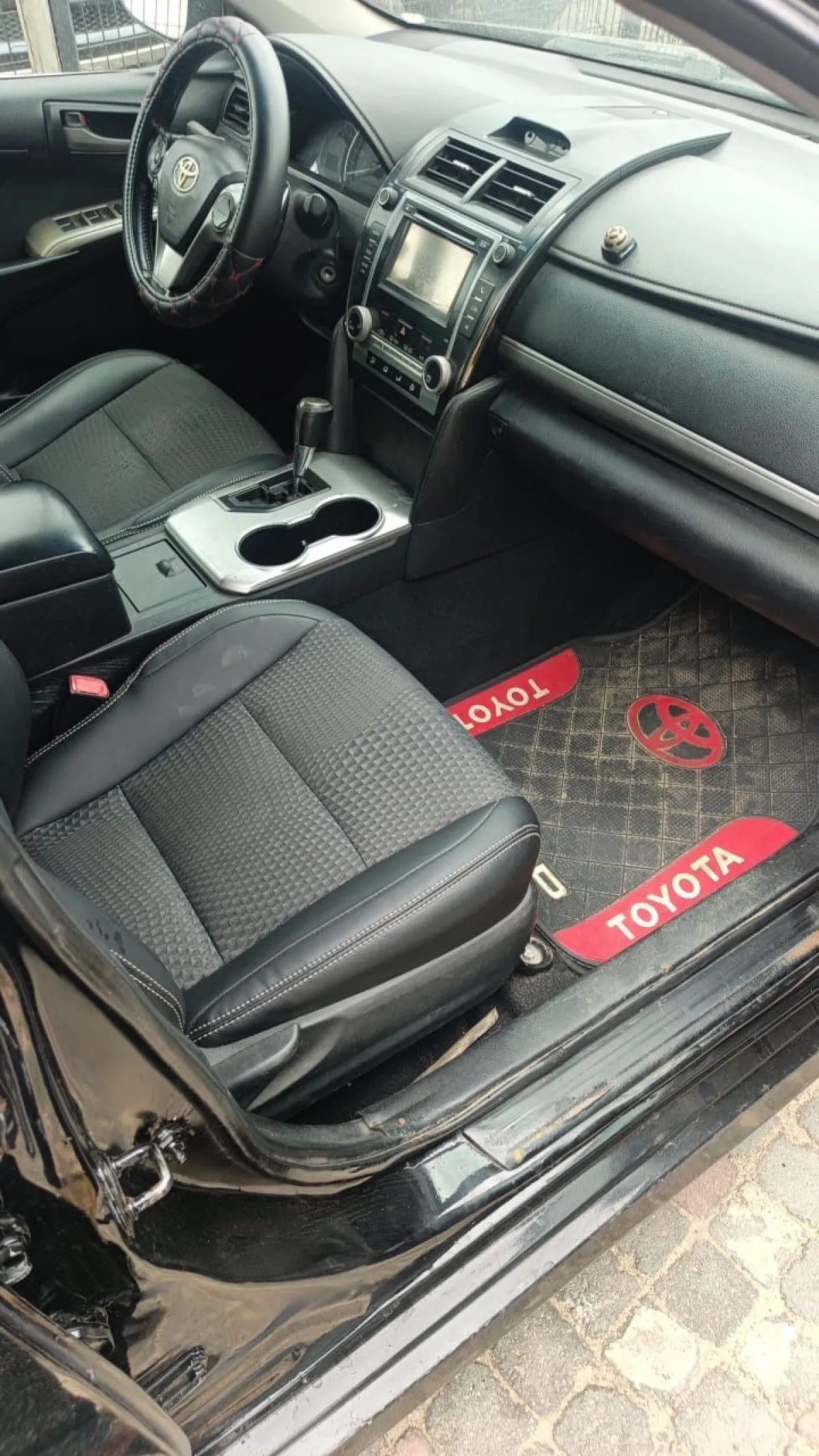 Clean Registered 2013 Toyota Camry SE - Image 2