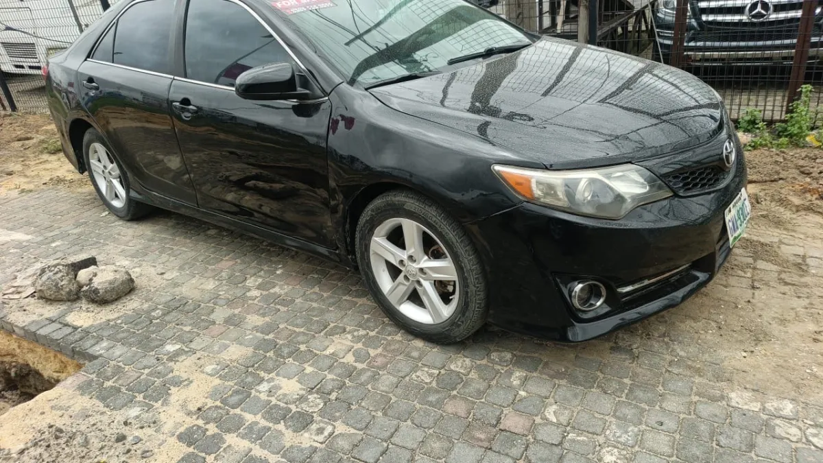 Clean Registered 2013 Toyota Camry SE - Image 5