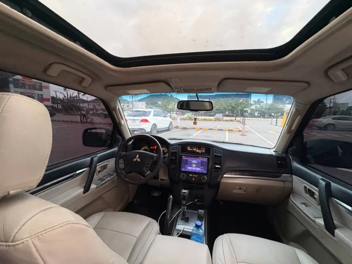Super Clean First Body 2010 Mitsubishi Pajero V6 - Image 3