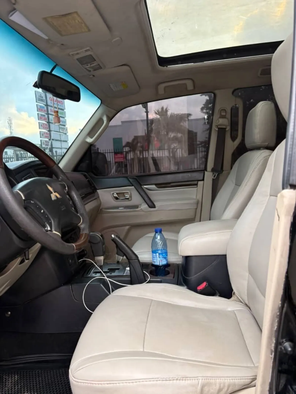 Super Clean First Body 2010 Mitsubishi Pajero V6 - Image 4