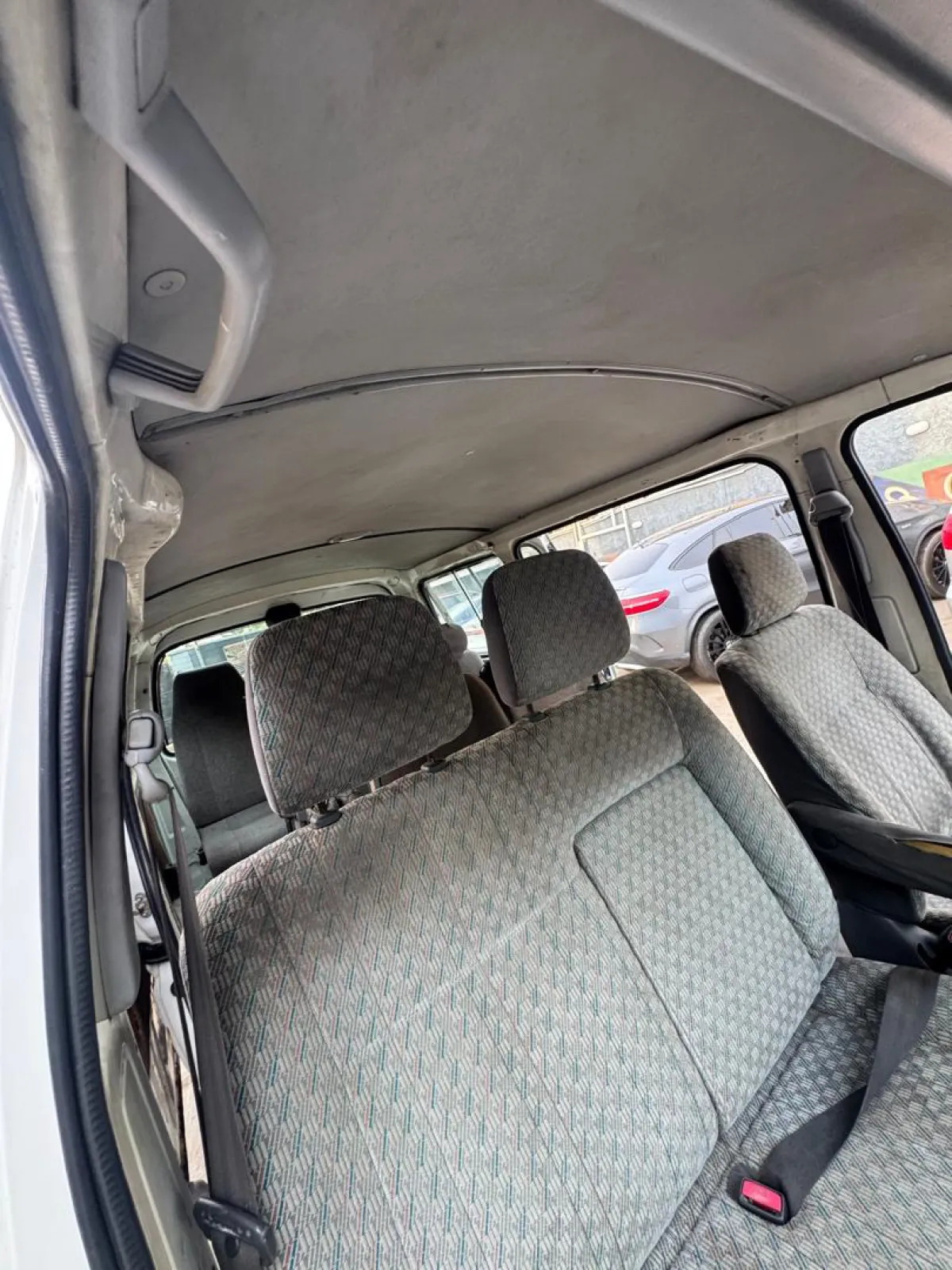 Toyota hiace bus white - Image 6