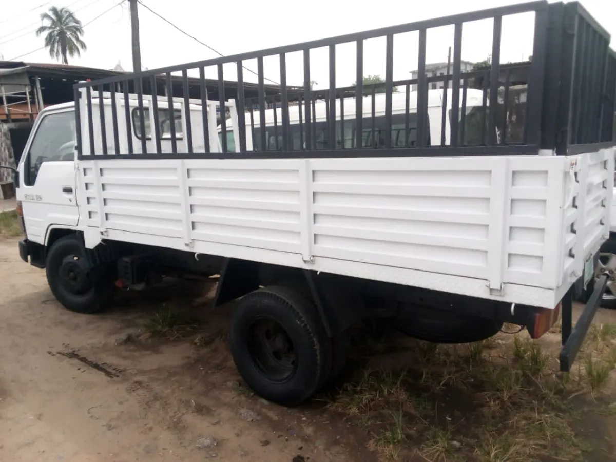 Super Clean Nigeria Used Toyota Dyna Truck - Image 5