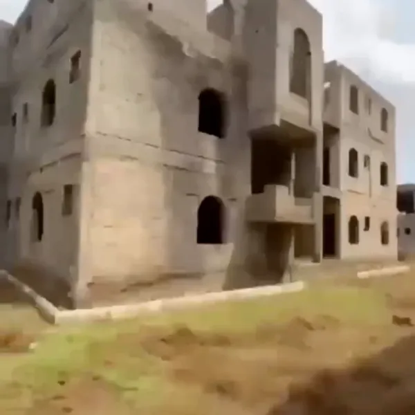 99 Unit mini estate for sale (gudu)