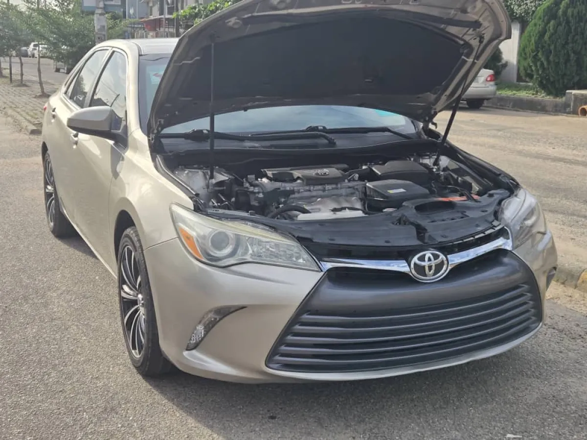 Toyota Camry 2016 LE - Image 2