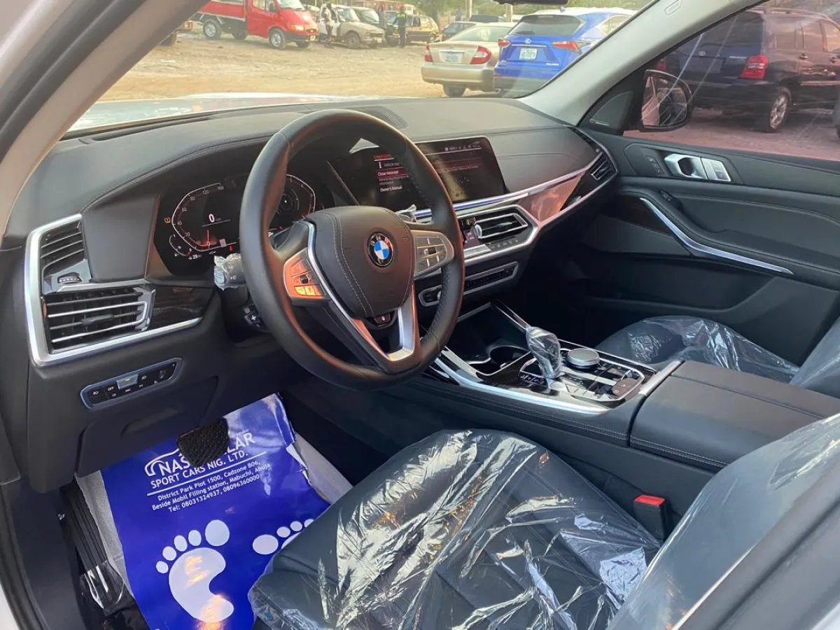 2019 Model BMW X7 Xdrive Full Option Super White - Image 3