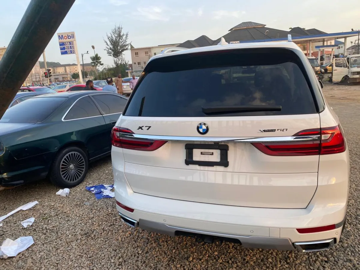 2019 Model BMW X7 Xdrive Full Option Super White - Image 4