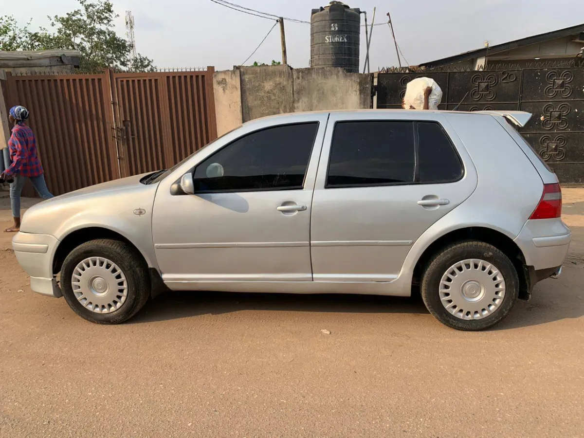 Neatly used Volkswagen Golf 4 Sport - Image 2