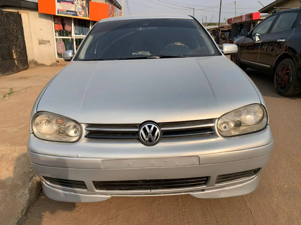 Neatly used Volkswagen Golf 4 Sport - Image 3