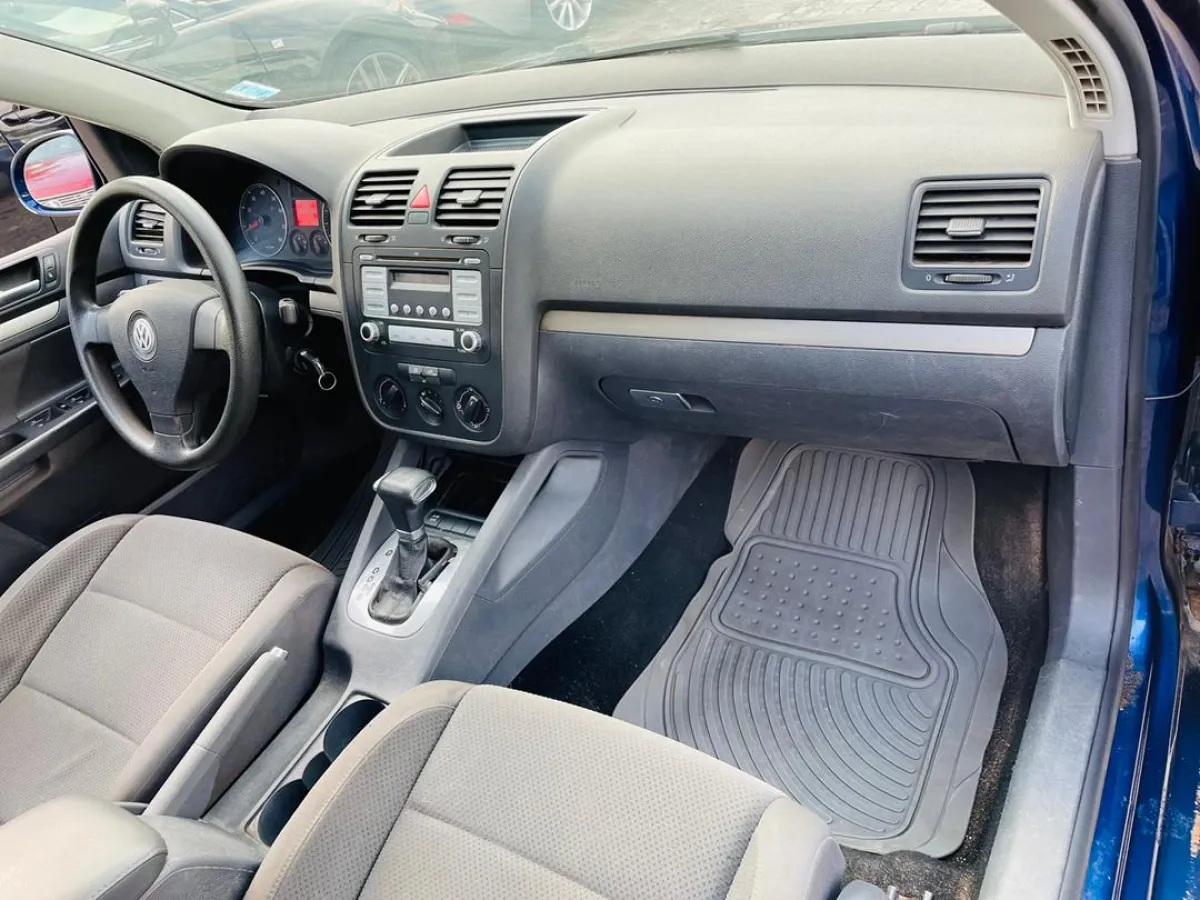 Tokunbo 2009 Volkswagen Golf 5 Going - Image 2