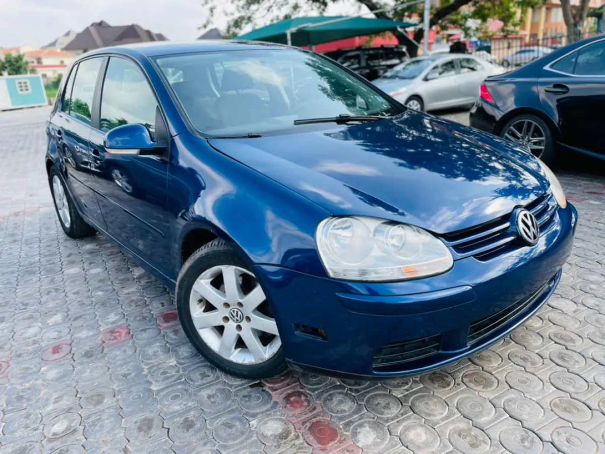 Tokunbo 2009 Volkswagen Golf 5 Going - Image 3