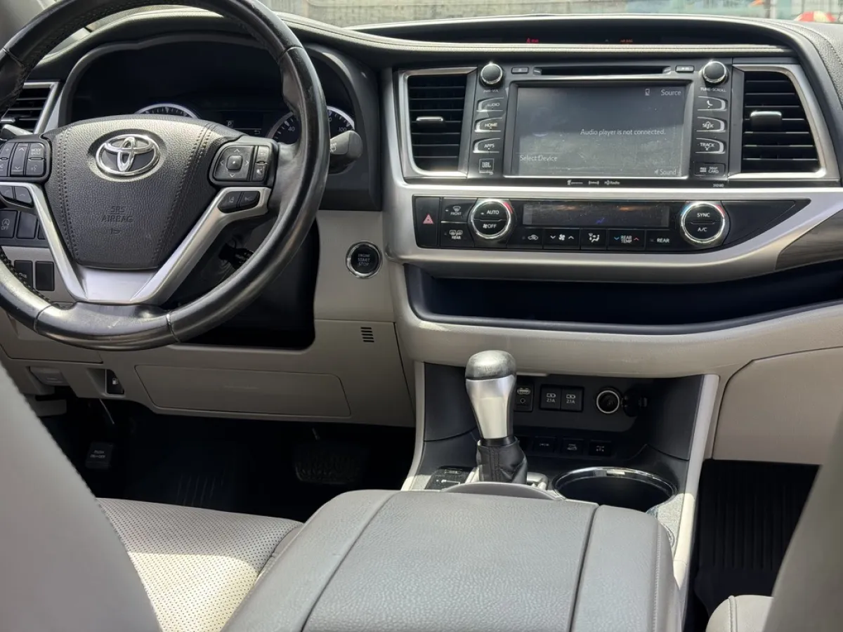 Toyota Highlander 2018 Model Limited AWD Fullest Option - Image 3