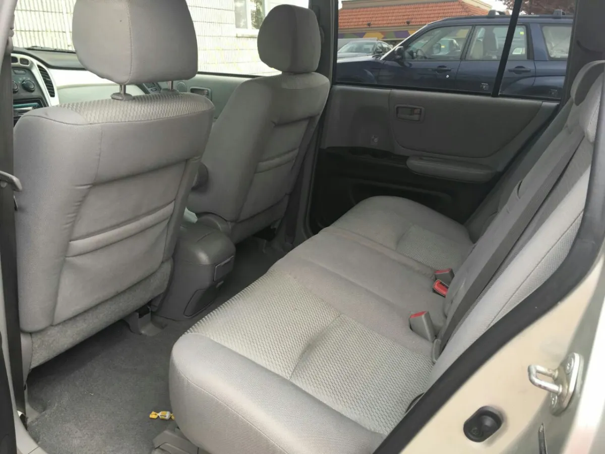Clean Toyota Highlander 2006 - Image 2