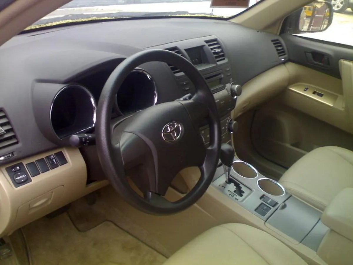Tokunbo 2007 Toyota Highland - Image 2