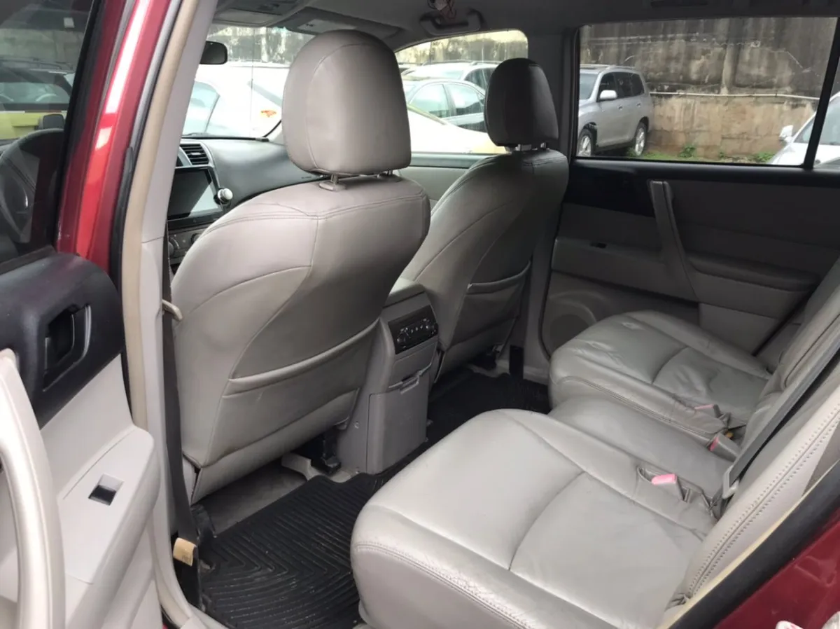 Used Toyota Highlander 2009 With Leather Seats Very Neat Interior - Image 3