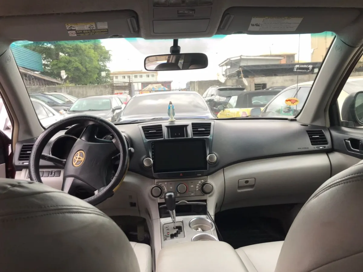 Used Toyota Highlander 2009 With Leather Seats Very Neat Interior - Image 4