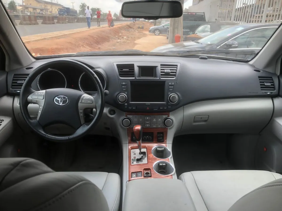 Super toyota highlander - Image 4
