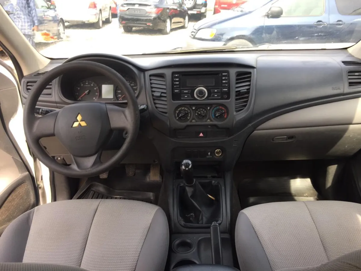 2015 Mitsubishi L200 Pick - Image 3