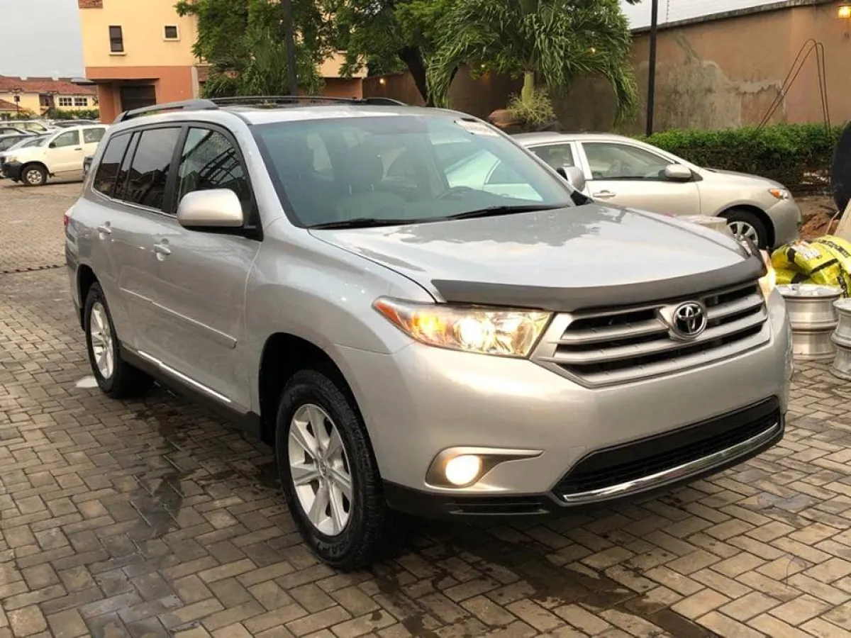 2012 Toyota Highlander - Image 1