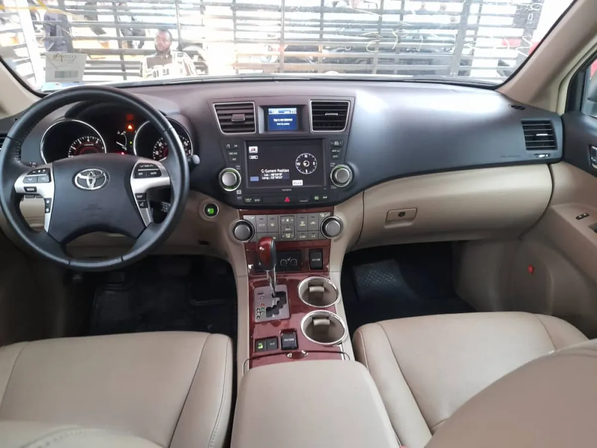 Toyota Highlander 2012 Limited - Image 2