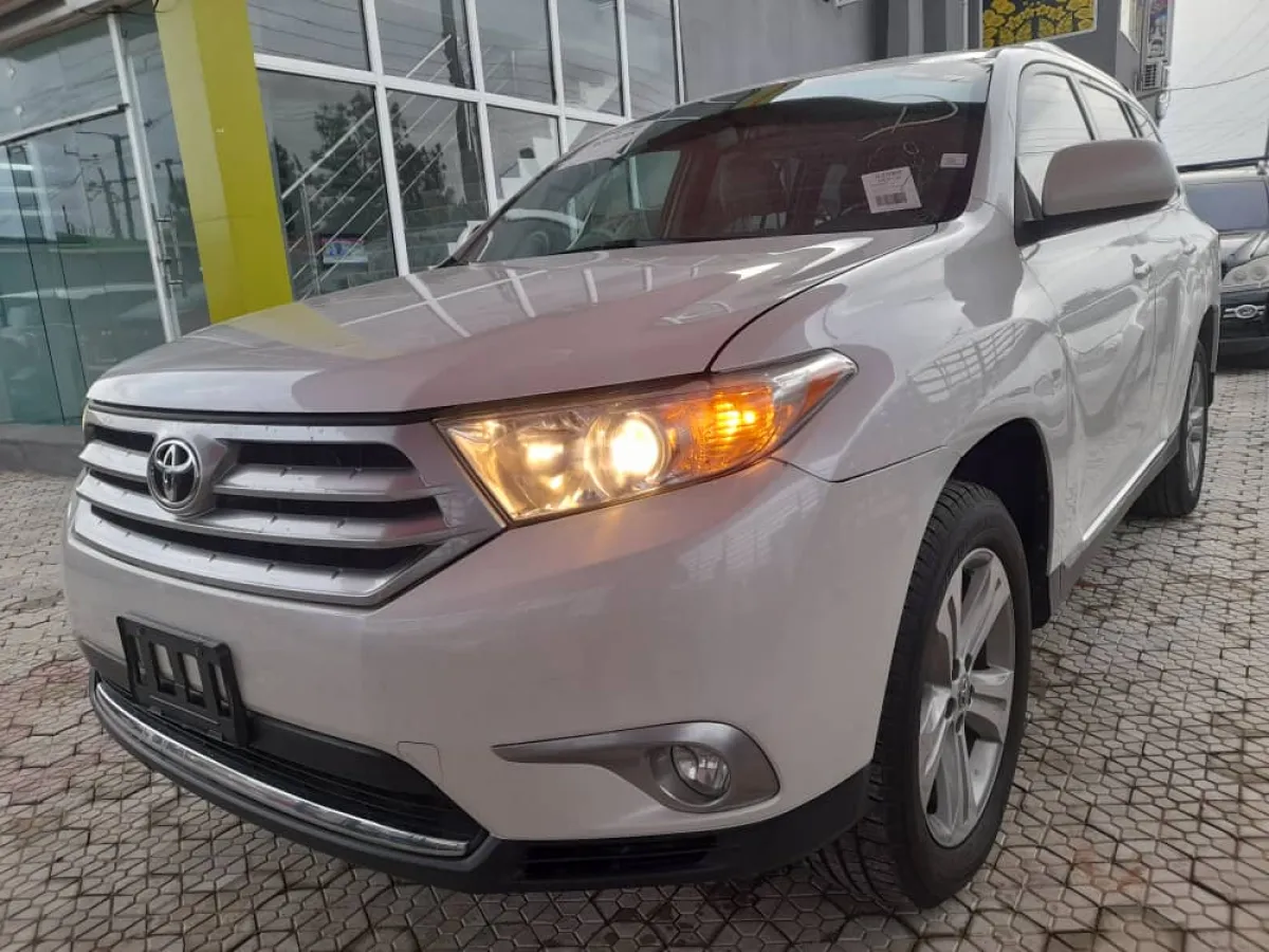 Toyota Highlander 2012 Limited - Image 3