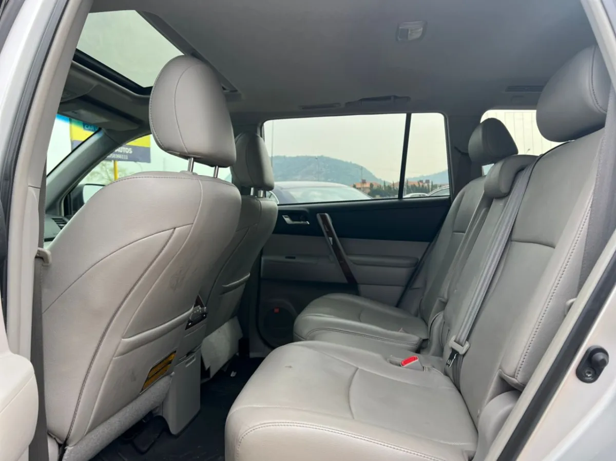 Foreign Used 2013 Toyota Highlander - Image 2