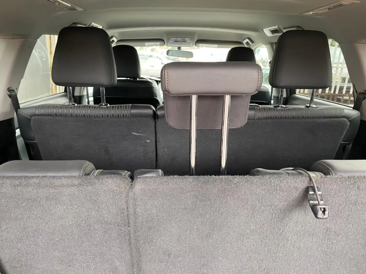 Extremely Neat Toyota Highlander 2014 Silver - Image 3