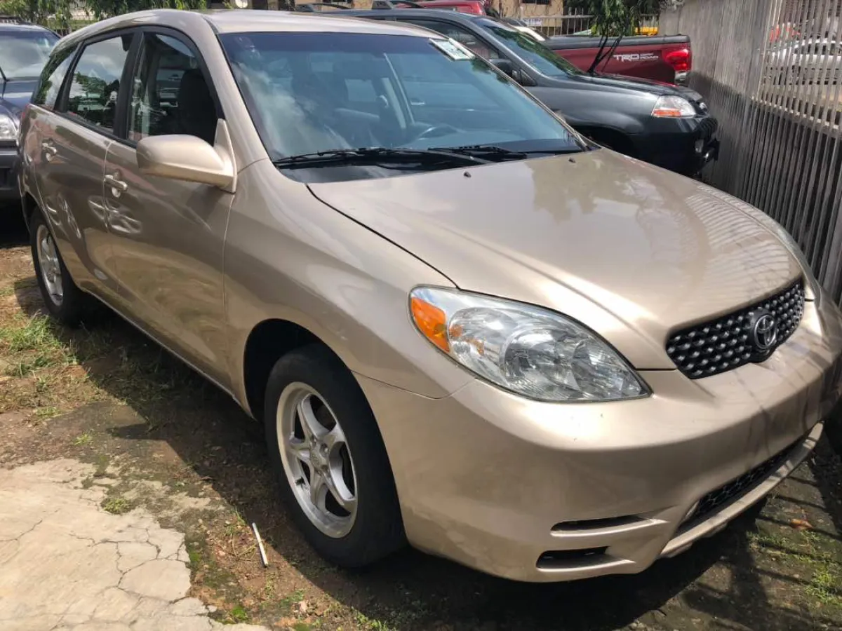 Toyota matrix gold - Image 1