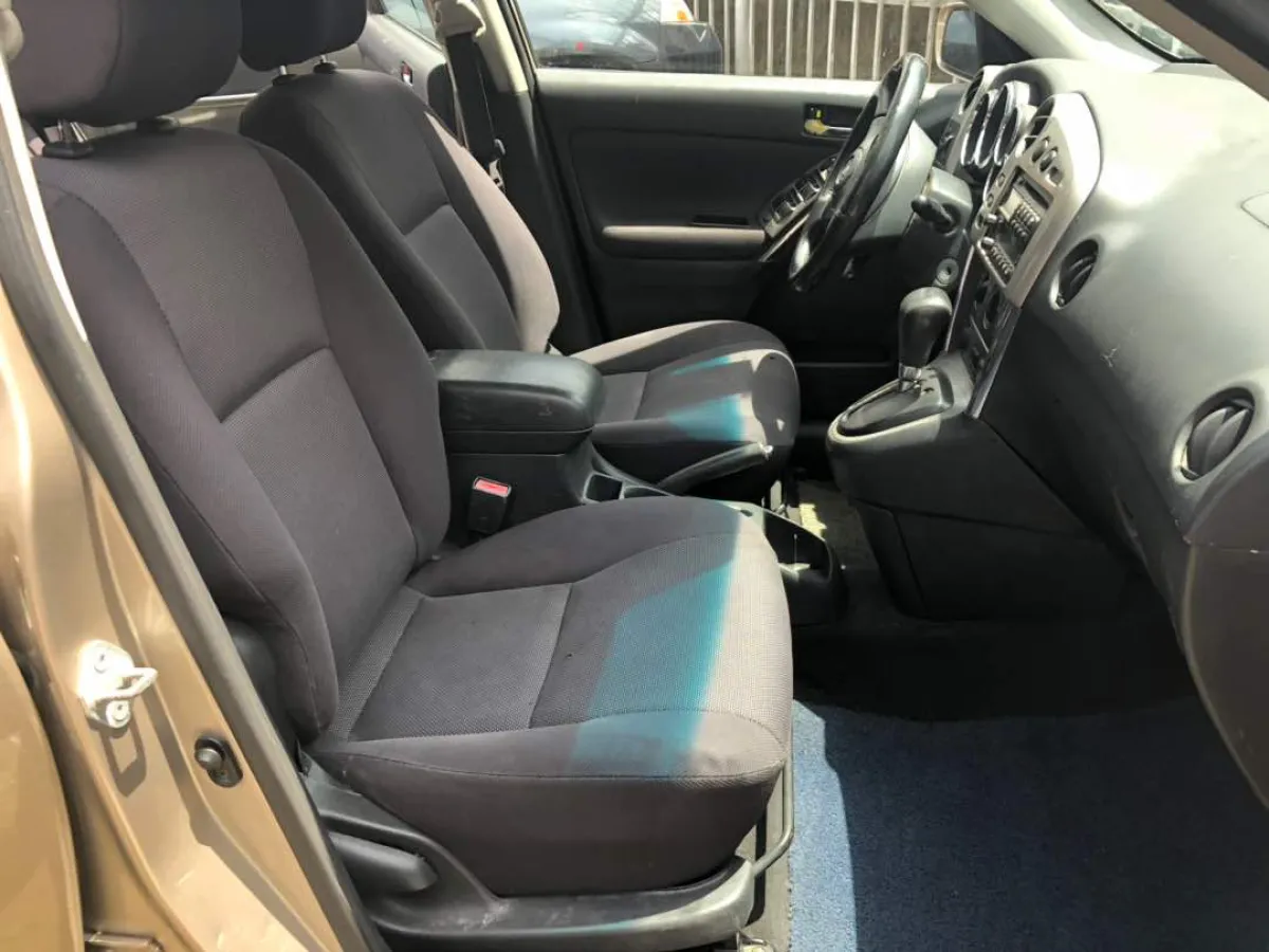 Toyota matrix gold - Image 2
