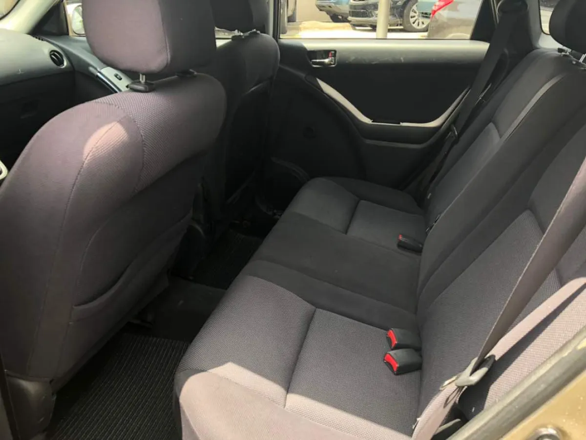 Toyota matrix gold - Image 3