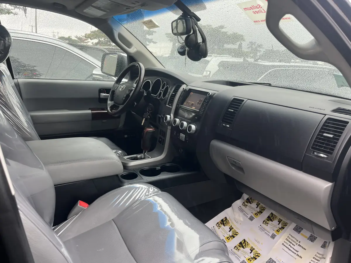 Foreign Used 2013 Toyota sequoia - Image 4
