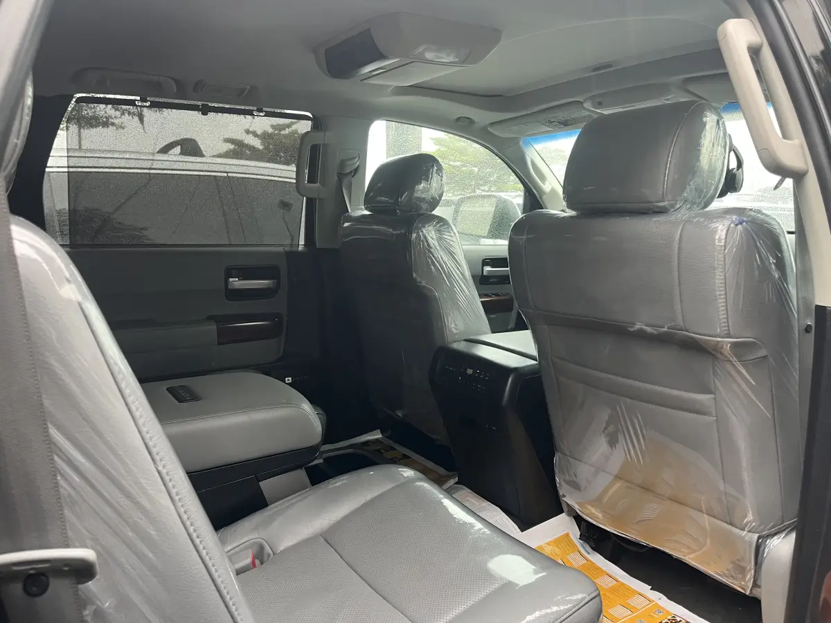 Foreign Used 2013 Toyota sequoia - Image 5