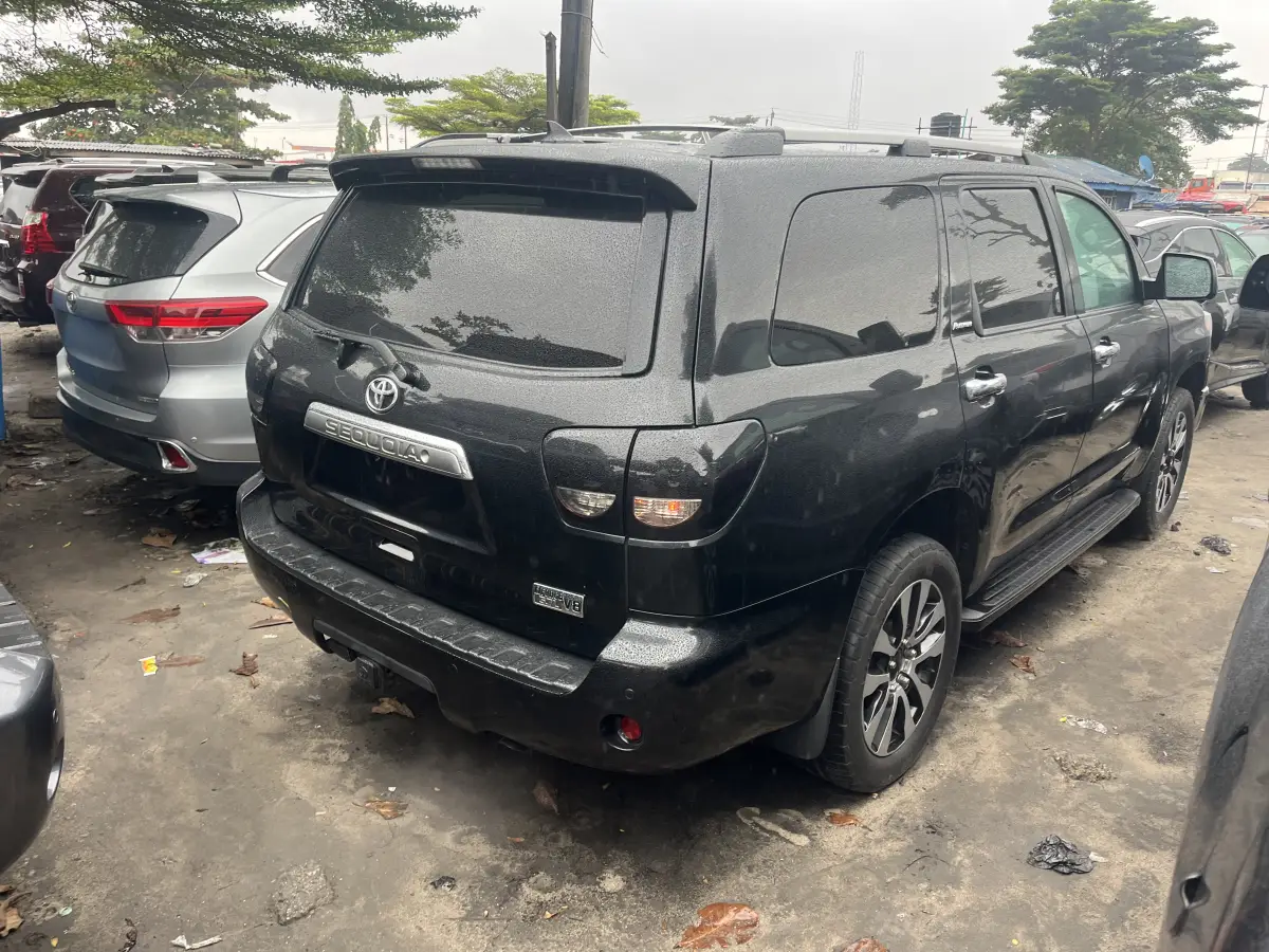 Foreign Used 2013 Toyota sequoia - Image 8