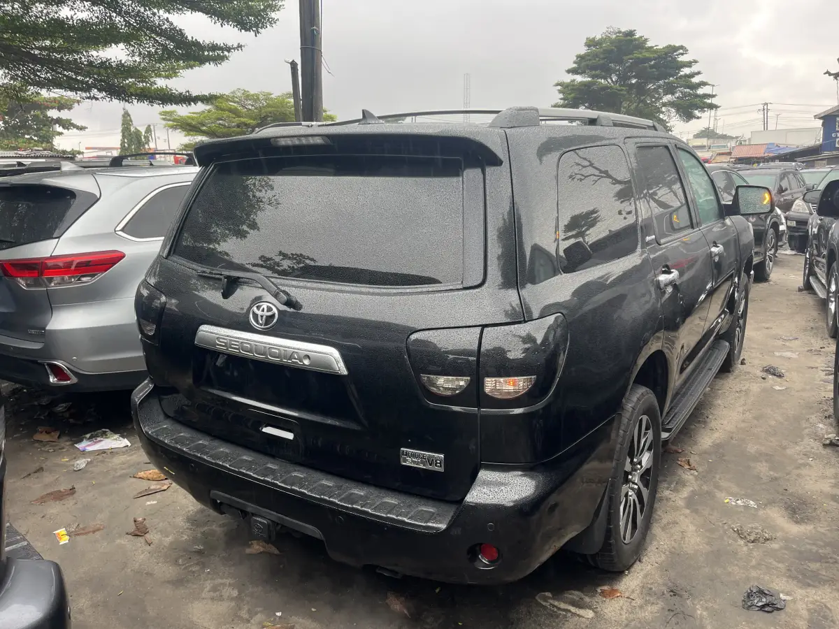 Foreign Used 2013 Toyota sequoia - Image 9