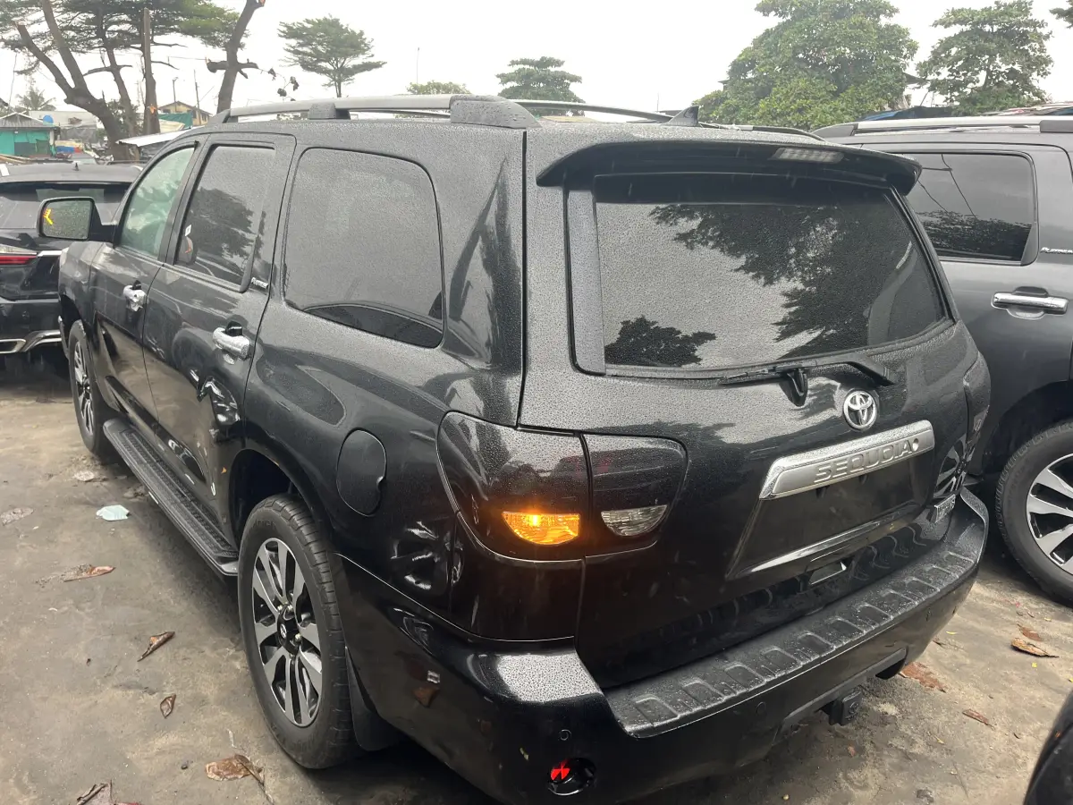 Foreign Used 2013 Toyota sequoia - Image 10