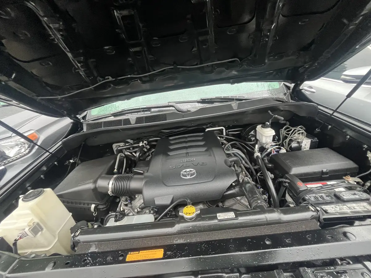 Foreign Used 2013 Toyota sequoia - Image 11