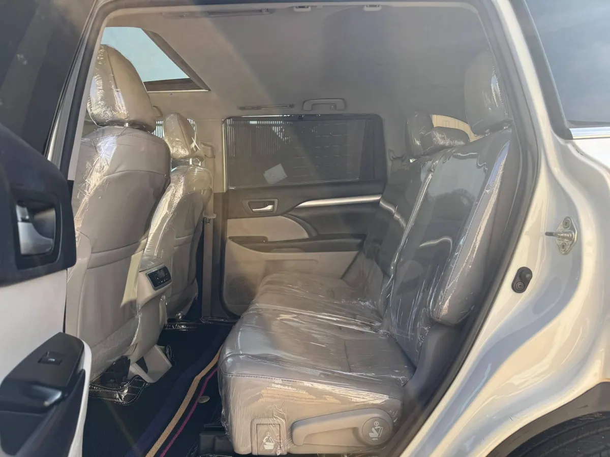 2017 Toyota Highlander XLE - Image 4