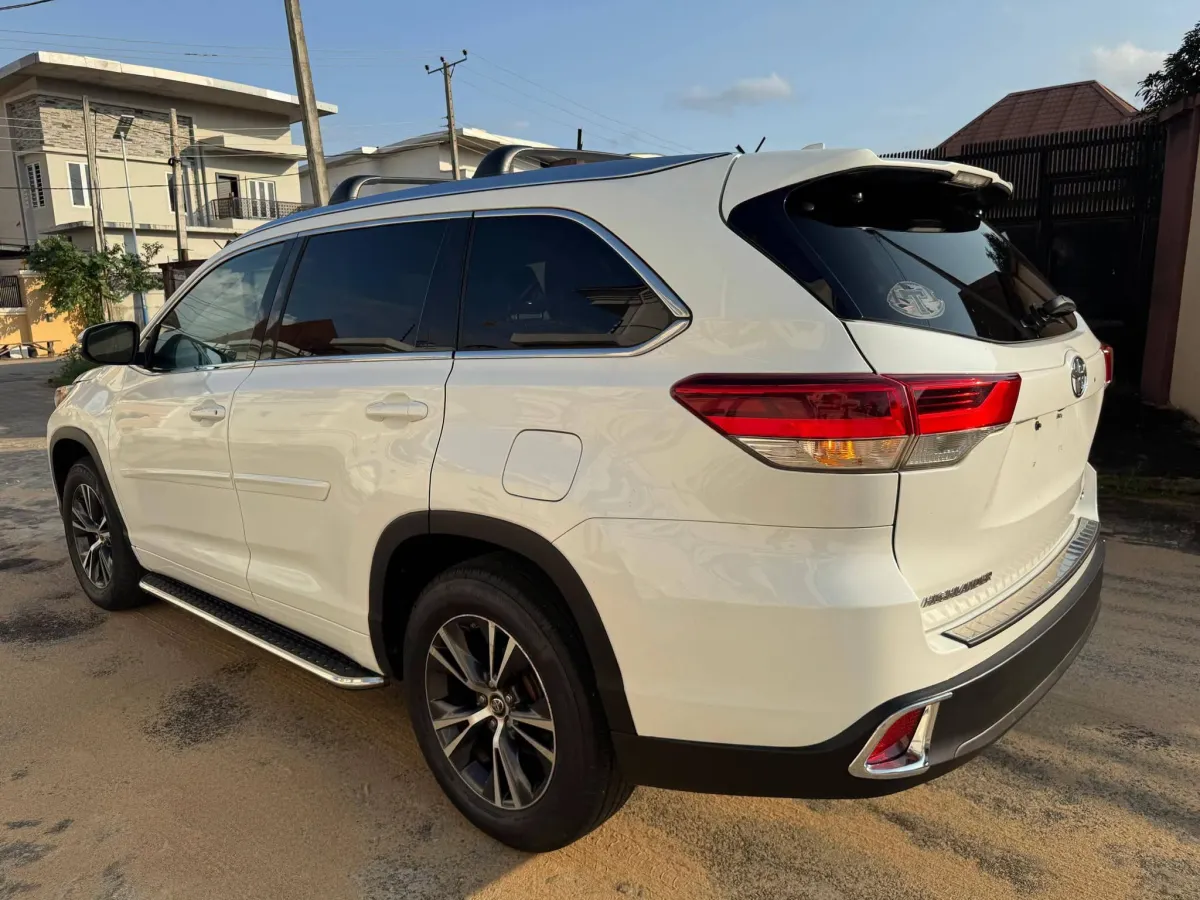 2017 Toyota Highlander XLE - Image 8