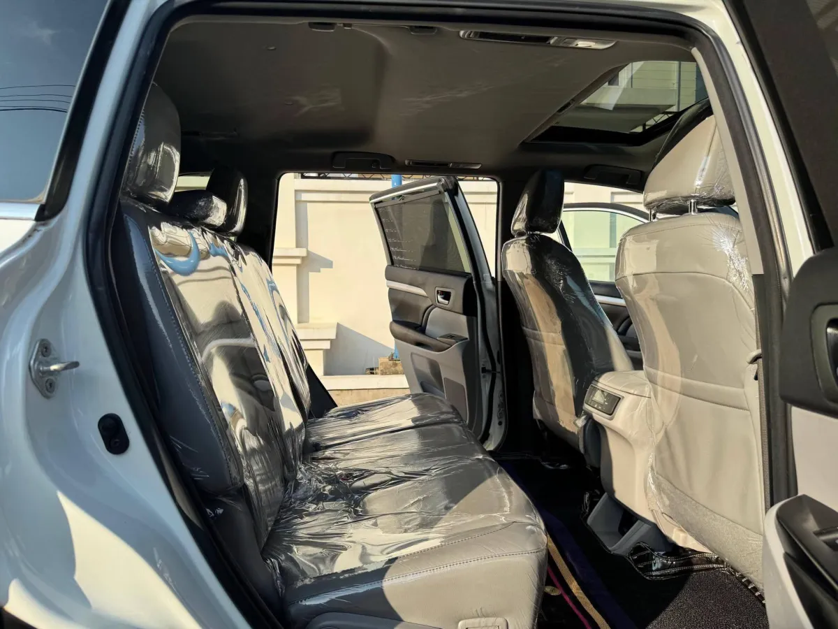 2017 Toyota Highlander XLE - Image 9